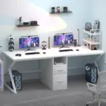 The 10.01.C1_结果 setup features a modern white double desk with dual monitors, gaming PCs, keyboards, mice, OEM shelves displaying figurines, and LED lighting in a tidy room.